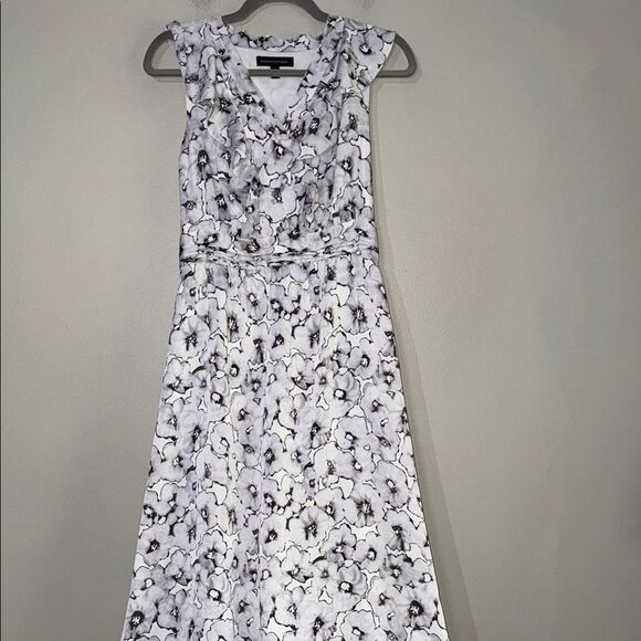 Banana Republic Black and White Sleeveless Sundress - Picture 4 of 11